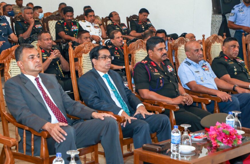 Clean Sri 🇱🇰 සඳහා ත්‍රිවිධ හමුදා සහ පොලිසියේ සාමාජිකයින්ට පුහුණුව