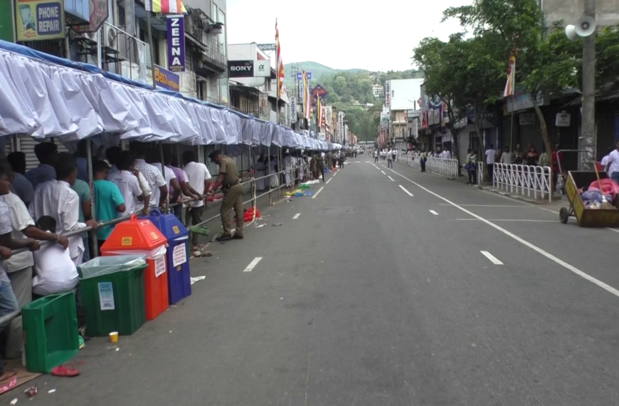 අපේ එකම අරමුණ  බුදුන්  ජීවමානව දැක වැඳ පුදා ගැනීමයි – දළදා දැක්මට පැමිණයෝ කියති .