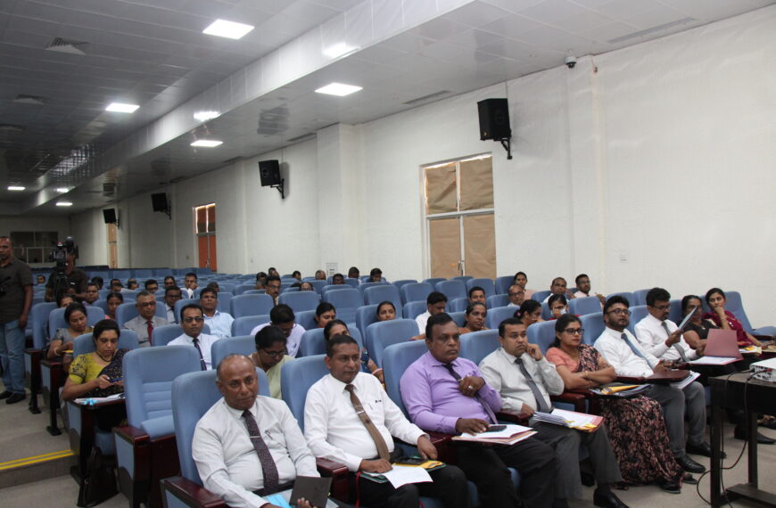 කොත්තු විකුණන ඇතැම් තැන්වල හොදි වෙනුවට කසිප්පු පැකැට් එකක්