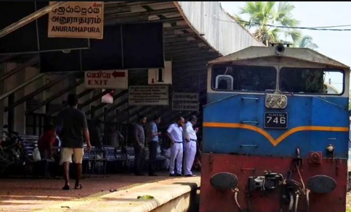 පොසොන් උත්සවයට විශේෂ දුම්රිය