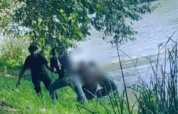 නවකවදය නිසා සිසුවියක් වැවකට පනී.