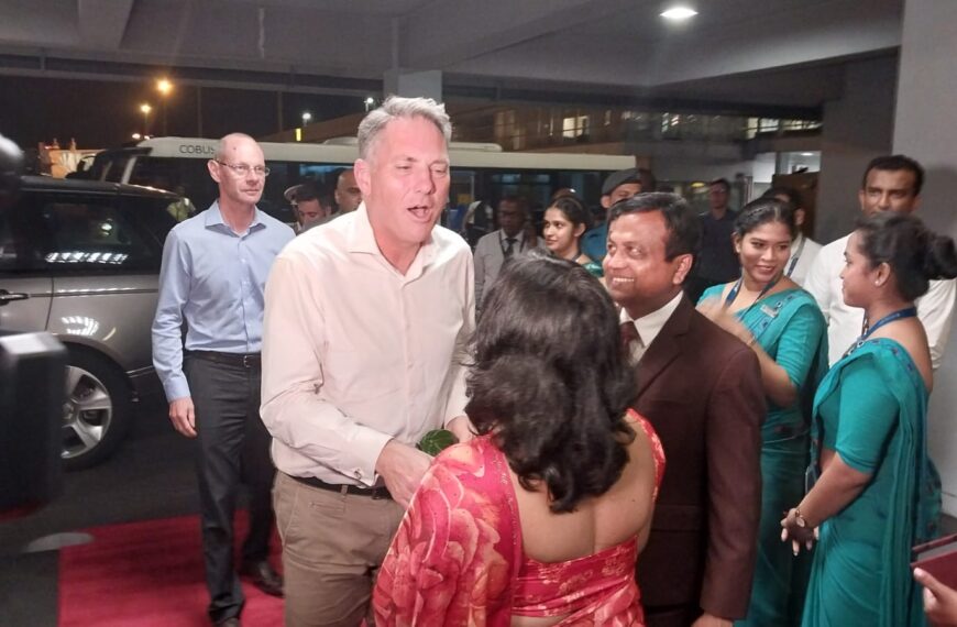 ඔස්ට්‍රේලියානු නියෝජ්‍ය අග්‍රාමාත්‍යවරයා දිවයිනට 