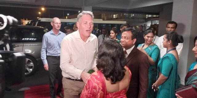 ඔස්ට්‍රේලියානු නියෝජ්‍ය අග්‍රාමාත්‍යවරයා දිවයිනට 