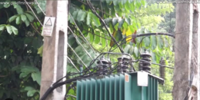 නවක මන්ත්‍රී විදුලිසර වැදී මිය යයි.