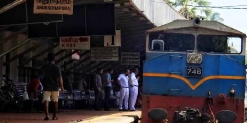 පොසොන් උත්සවයට විශේෂ දුම්රිය