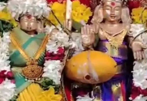 කෝවිලේ පූජා භාණ්ඩ වෙන්දේසියේදී අඹ ගෙඩි දෙකක් ලක්ෂ අටකට ආසන්න මුදලකට