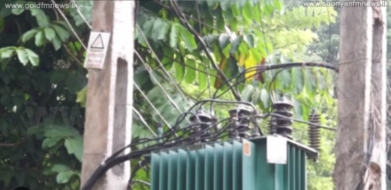 නවක මන්ත්‍රී විදුලිසර වැදී මිය යයි.