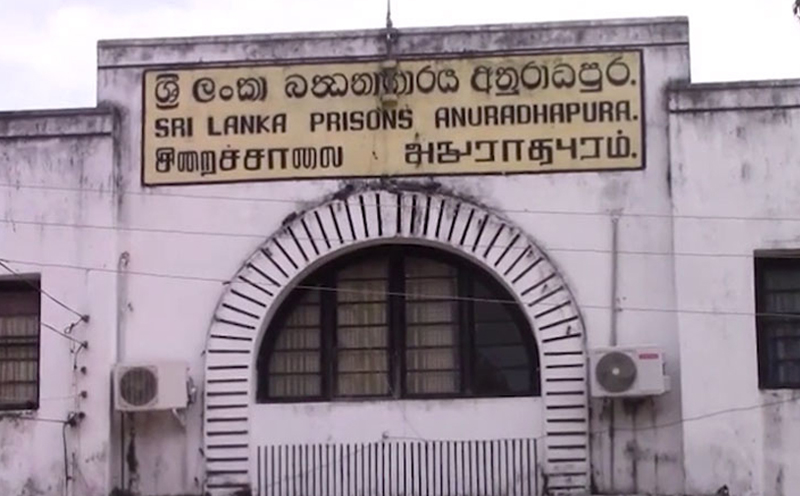 අනුරාධපුර බන්ධනාගාර අධිකාරී අත්අඩංගුවට